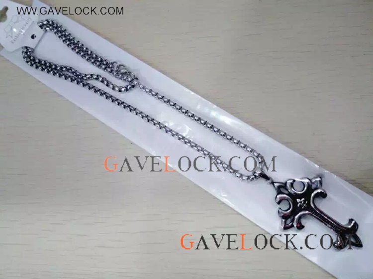 Beautiful Rood Design Stainless Steel Necklace